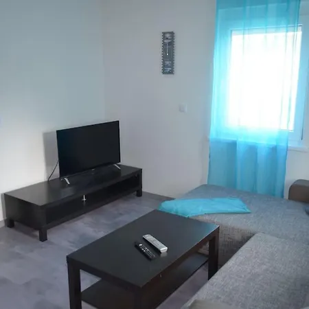 Appartement Frisch Renoviert! Nahe Bahnhof Und Europapark