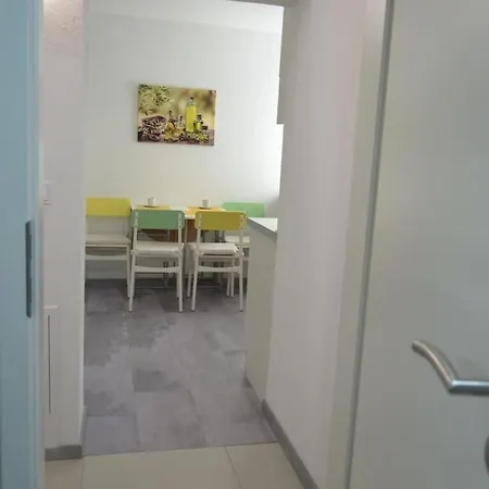 Appartement Frisch Renoviert! Nahe Bahnhof Und Europapark