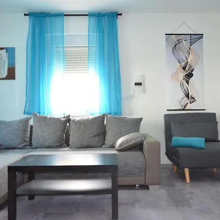 Appartement Frisch Renoviert! Nahe Bahnhof Und Europapark