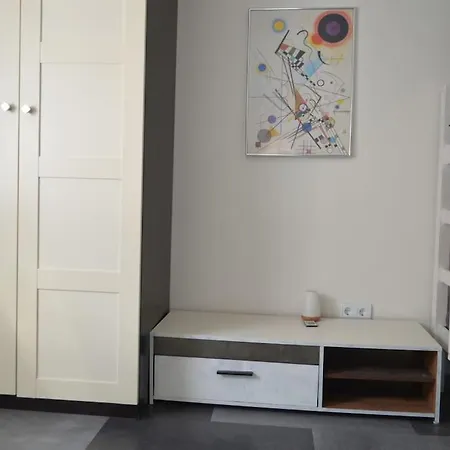 Frisch Renoviert! Nahe Bahnhof Und Europapark Appartement